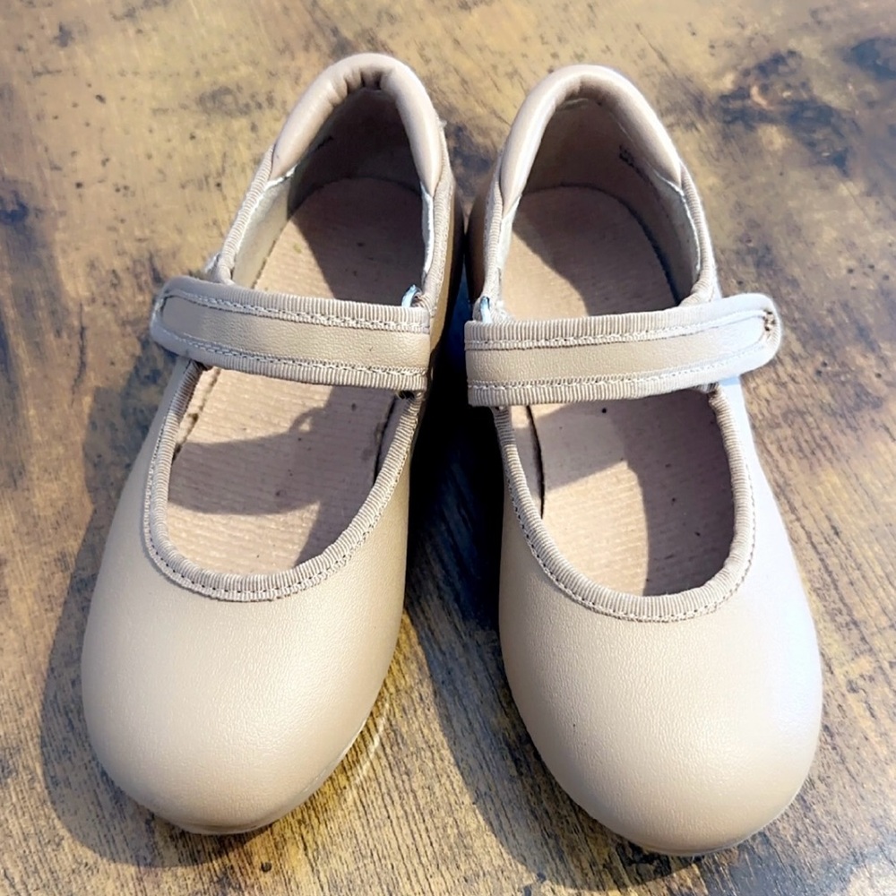 GENTLY USED TAN KID/TODDLER TAP SHOES SIZE 10C